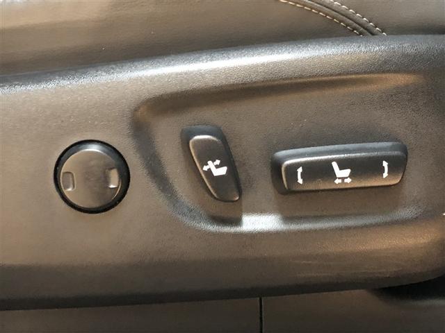 パワーシート搭載。微妙な調整が手軽にでき、ピッタリのポジションで運転することが可能です。