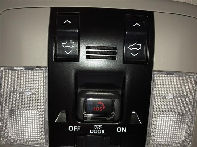 ムーンルーフの開閉が可能です。