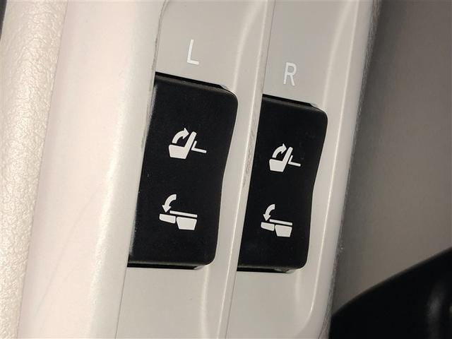 リアシートがワンタッチで操作ができます。