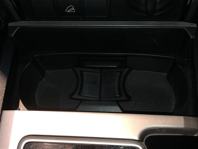 収納式のカップホルダーがあります。