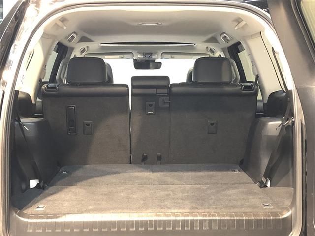 リヤシートを倒すことによって、さらにラゲージスペースを広く使うことができ、とても便利です！