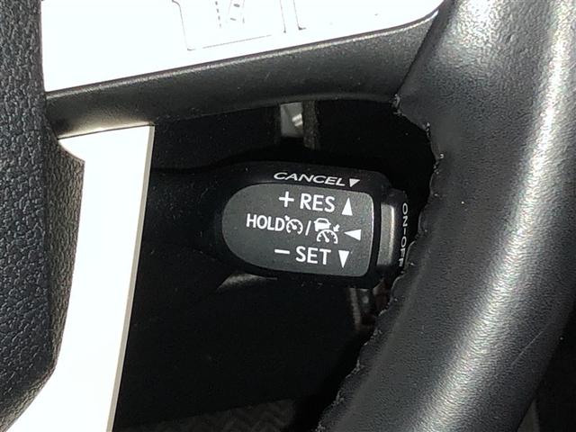 プリウス S 衝突軽減 4wd フルセグTV エアコン LEDヘッドライト バックガイドモニター クルコン 寒冷地仕様 ETC車載器 盗難防止システム メモリナビ パワーステアリング カーテンエアバック ABS(19枚目)