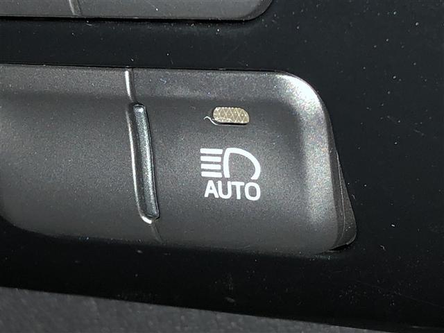 プリウス S 衝突軽減 4wd フルセグTV エアコン LEDヘッドライト バックガイドモニター クルコン 寒冷地仕様 ETC車載器 盗難防止システム メモリナビ パワーステアリング カーテンエアバック ABS(28枚目)