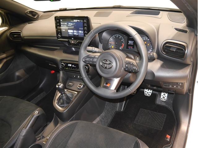 ＧＲヤリス ＲＺ　ハイパフォーマンス　１オーナ　Ｉストップ　ＬＥＤヘッド　盗難防止システム　バックガイドモニター　ＡＷＤ　フルオートエアコン　横滑り防止装置付き　アクティブクルーズコントロール　スマートキ－　ミュージックプレイヤー接続可（4枚目）