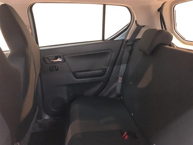 後席も広々としたスペースを確保しています。