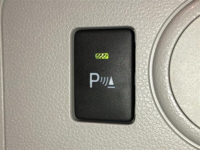 駐車、発進の低速走行時に障害物への接近を検知し、ブザーとディスプレイ表示で知らせます。