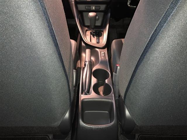 ヤリス Ｘ　追突防止装置　ドラレコ　ＶＳＣ　スマートキー＆プッシュスタート　イモビライザー　寒冷地仕様　マニュアルエアコン　ＥＴＣ付　ナビ　Ａクルコン　４ＷＤ　パワーウインドウ　ＡＢＳ　キーレス　エアバッグ（33枚目）