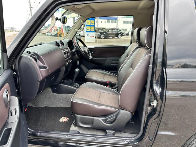パジェロミニ ＶＲ　４ＷＤ　バックカメラ　キーレスエントリー　電動格納ミラー　シートヒーター　ＡＴ　盗難防止システム　ＡＢＳ　ＣＤ　ミュージックプレイヤー接続可　アルミホイール　衝突安全ボディ　エアコン　ＡＵＸ　ＰＷ（33枚目）