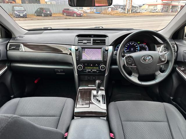 カムリ ハイブリッド Gパッケージ バックカメラ ナビ アルミホイール HID サンルーフ CVT スマートキー アイドリングストップ 電動格納ミラー 盗難防止システム パワーシート 衝突安全ボディ ABS ESC エアコン(2枚目)