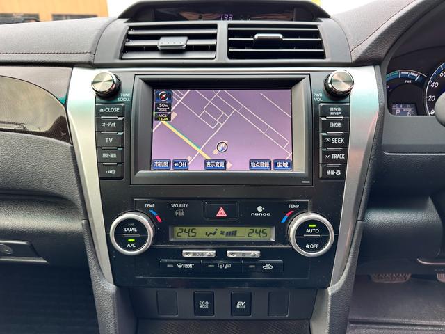 カムリ ハイブリッド Gパッケージ バックカメラ ナビ アルミホイール HID サンルーフ CVT スマートキー アイドリングストップ 電動格納ミラー 盗難防止システム パワーシート 衝突安全ボディ ABS ESC エアコン(4枚目)