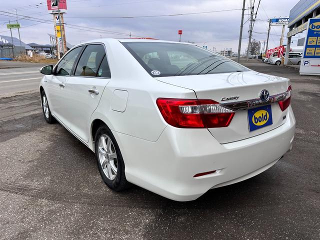 カムリ ハイブリッド Gパッケージ バックカメラ ナビ アルミホイール HID サンルーフ CVT スマートキー アイドリングストップ 電動格納ミラー 盗難防止システム パワーシート 衝突安全ボディ ABS ESC エアコン(17枚目)