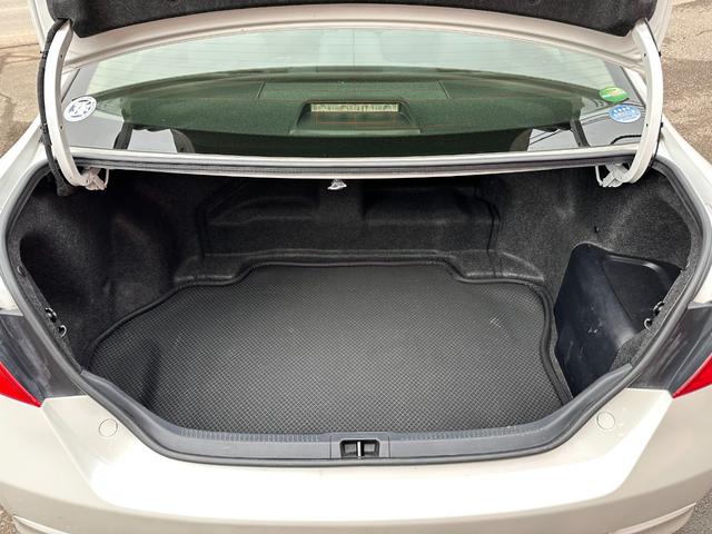 カムリ ハイブリッド Gパッケージ バックカメラ ナビ アルミホイール HID サンルーフ CVT スマートキー アイドリングストップ 電動格納ミラー 盗難防止システム パワーシート 衝突安全ボディ ABS ESC エアコン(19枚目)