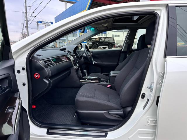 カムリ ハイブリッド Gパッケージ バックカメラ ナビ アルミホイール HID サンルーフ CVT スマートキー アイドリングストップ 電動格納ミラー 盗難防止システム パワーシート 衝突安全ボディ ABS ESC エアコン(23枚目)