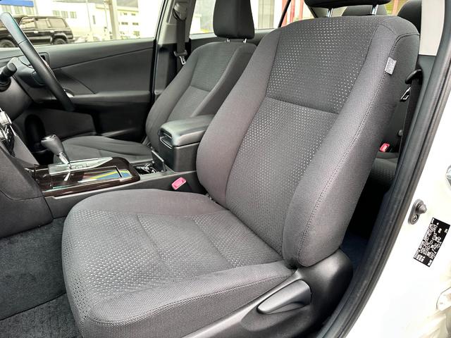 カムリ ハイブリッド Gパッケージ バックカメラ ナビ アルミホイール HID サンルーフ CVT スマートキー アイドリングストップ 電動格納ミラー 盗難防止システム パワーシート 衝突安全ボディ ABS ESC エアコン(28枚目)