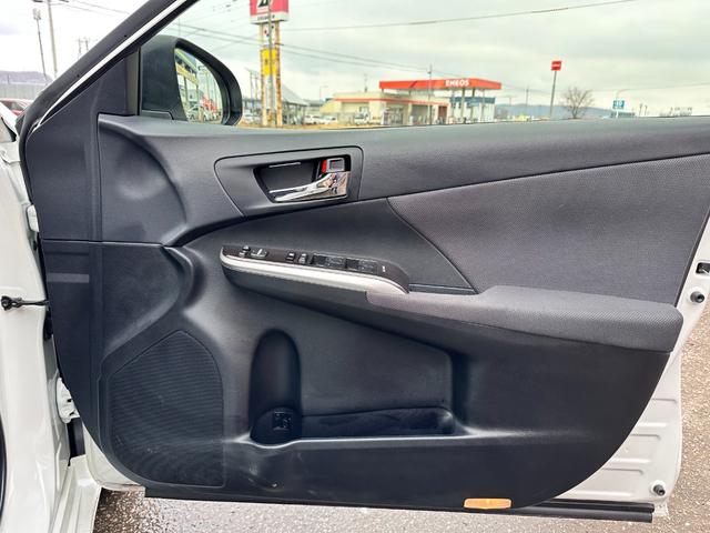 カムリ ハイブリッド Gパッケージ バックカメラ ナビ アルミホイール HID サンルーフ CVT スマートキー アイドリングストップ 電動格納ミラー 盗難防止システム パワーシート 衝突安全ボディ ABS ESC エアコン(33枚目)