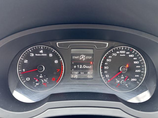 Ｑ３ ２．０ＴＦＳＩクワトロ１８０ＰＳ　４ＷＤ　バックカメラ　クリアランスソナー　ナビ　オートライト　ＨＩＤ　アルミホイール　スマートキー　アイドリングストップ　電動格納ミラー　ＡＴ　盗難防止システム　ＣＤ　ＡＢＳ　ＥＳＣ　エアコン（4枚目）