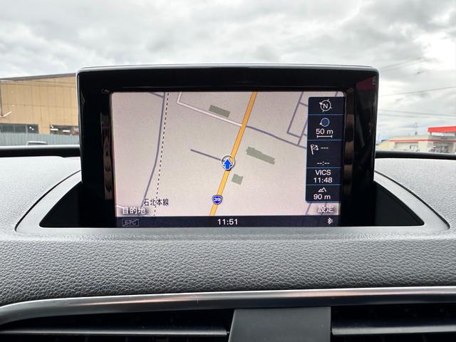 Ｑ３ ２．０ＴＦＳＩクワトロ１８０ＰＳ　４ＷＤ　バックカメラ　クリアランスソナー　ナビ　オートライト　ＨＩＤ　アルミホイール　スマートキー　アイドリングストップ　電動格納ミラー　ＡＴ　盗難防止システム　ＣＤ　ＡＢＳ　ＥＳＣ　エアコン（5枚目）