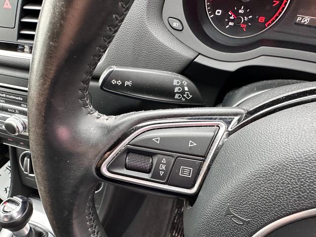 Ｑ３ ２．０ＴＦＳＩクワトロ１８０ＰＳ　４ＷＤ　バックカメラ　クリアランスソナー　ナビ　オートライト　ＨＩＤ　アルミホイール　スマートキー　アイドリングストップ　電動格納ミラー　ＡＴ　盗難防止システム　ＣＤ　ＡＢＳ　ＥＳＣ　エアコン（9枚目）