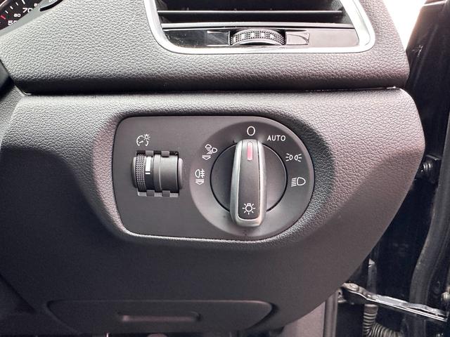 Ｑ３ ２．０ＴＦＳＩクワトロ１８０ＰＳ　４ＷＤ　バックカメラ　クリアランスソナー　ナビ　オートライト　ＨＩＤ　アルミホイール　スマートキー　アイドリングストップ　電動格納ミラー　ＡＴ　盗難防止システム　ＣＤ　ＡＢＳ　ＥＳＣ　エアコン（11枚目）