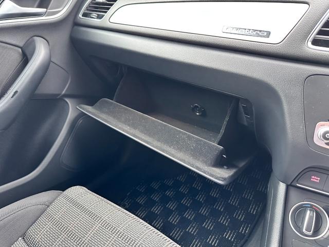 Ｑ３ ２．０ＴＦＳＩクワトロ１８０ＰＳ　４ＷＤ　バックカメラ　クリアランスソナー　ナビ　オートライト　ＨＩＤ　アルミホイール　スマートキー　アイドリングストップ　電動格納ミラー　ＡＴ　盗難防止システム　ＣＤ　ＡＢＳ　ＥＳＣ　エアコン（30枚目）