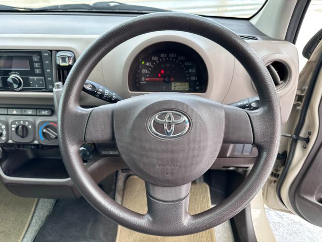 パッソ Ｘ　４ＷＤ　スマートキー　電動格納ミラー　ＣＶＴ　衝突安全ボディ　ベンチシート　ＡＢＳ　ＥＳＣ　ＣＤ　ＵＳＢ　ミュージックプレイヤー接続可　エアコン　パワーステアリング　パワーウィンドウ　運転席エアバッグ（4枚目）