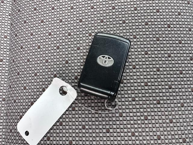 パッソ Ｘ　４ＷＤ　スマートキー　電動格納ミラー　ＣＶＴ　衝突安全ボディ　ベンチシート　ＡＢＳ　ＥＳＣ　ＣＤ　ＵＳＢ　ミュージックプレイヤー接続可　エアコン　パワーステアリング　パワーウィンドウ　運転席エアバッグ（12枚目）