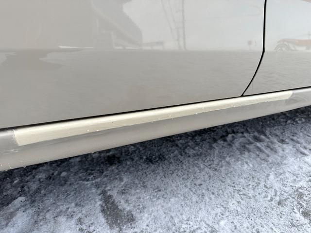 パッソ Ｘ　４ＷＤ　スマートキー　電動格納ミラー　ＣＶＴ　衝突安全ボディ　ベンチシート　ＡＢＳ　ＥＳＣ　ＣＤ　ＵＳＢ　ミュージックプレイヤー接続可　エアコン　パワーステアリング　パワーウィンドウ　運転席エアバッグ（19枚目）