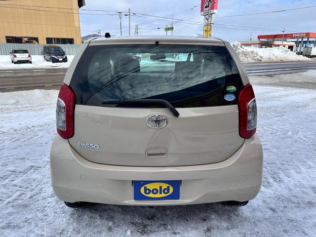 パッソ Ｘ　４ＷＤ　スマートキー　電動格納ミラー　ＣＶＴ　衝突安全ボディ　ベンチシート　ＡＢＳ　ＥＳＣ　ＣＤ　ＵＳＢ　ミュージックプレイヤー接続可　エアコン　パワーステアリング　パワーウィンドウ　運転席エアバッグ（28枚目）