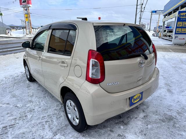 パッソ Ｘ　４ＷＤ　スマートキー　電動格納ミラー　ＣＶＴ　衝突安全ボディ　ベンチシート　ＡＢＳ　ＥＳＣ　ＣＤ　ＵＳＢ　ミュージックプレイヤー接続可　エアコン　パワーステアリング　パワーウィンドウ　運転席エアバッグ（29枚目）