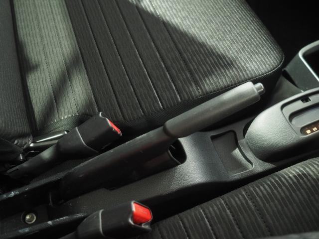 ハイゼットトラック エクストラ パートタイム4WD CVT オートライト キーフリーシステム USB/Bluetoothオーディオ ストロング防錆荷台 アルミホイール 前後コーナーセンサー アイドリングストップ スマートアシスト(31枚目)