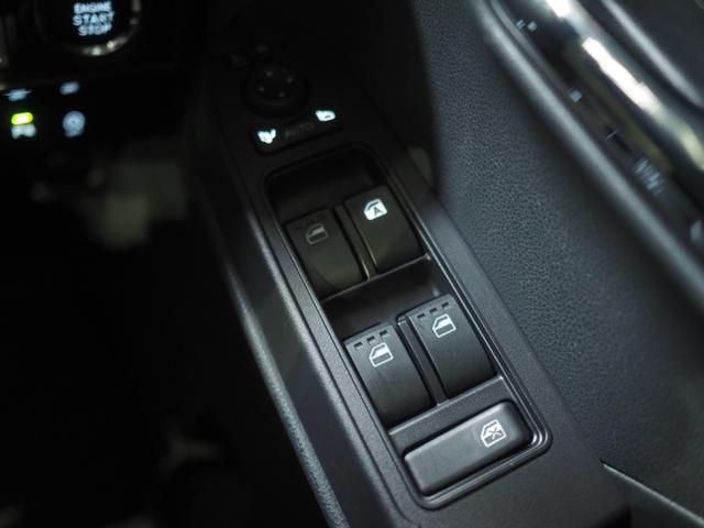 タント カスタムＲＳ　４ＷＤ　両側パワースライドドア　オーディオレス　ＬＥＤヘッドライト　オートライト　オートエアコン　運転席助手席シートヒーター　前後コーナーセンサー　後席テーブル　キーフリーシステム　アルミホイール（31枚目）