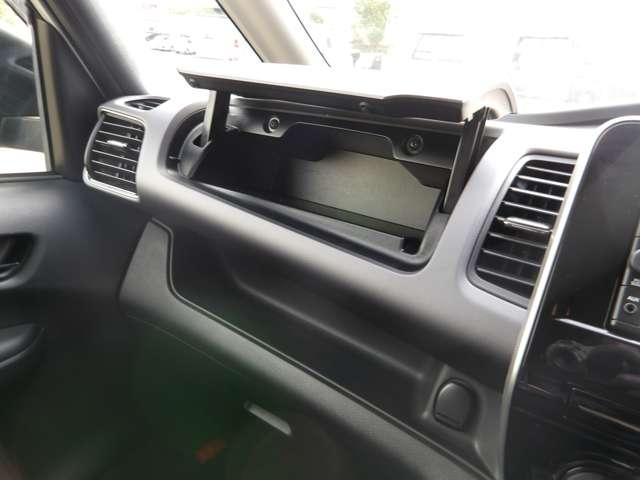 セレナ ２．０　ＸＶ　４ＷＤ　純正ナビ＆全周囲モニター（17枚目）