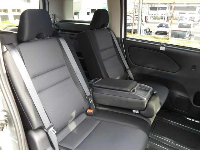 セレナ ２．０　ＸＶ　４ＷＤ　純正ナビ＆全周囲モニター（18枚目）