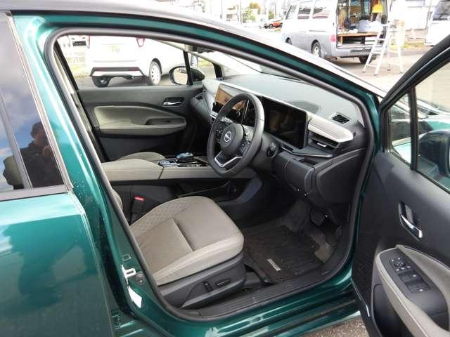 オーラ 1.2 G FOUR 4WD 大型ナビ付き社用車UP(6枚目)