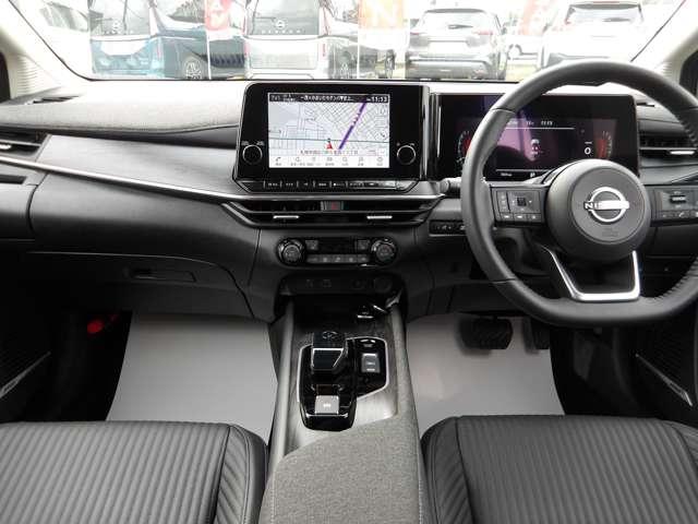 オーラ 1.2 G FOUR レザーエディション 4WD 当社試乗車アップ(3枚目)