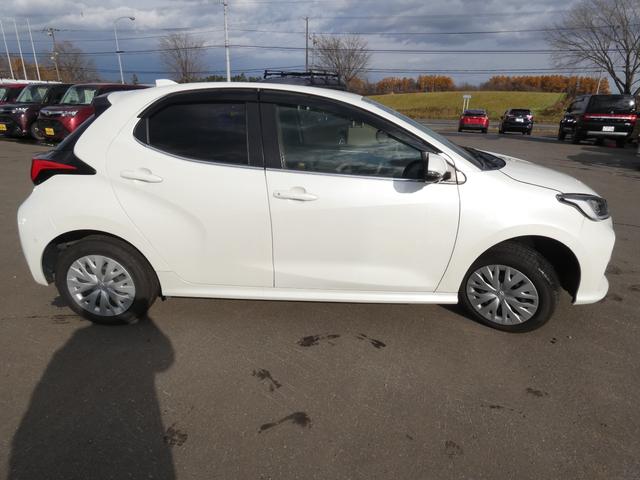 ヤリス ハイブリッドＺ　４ＷＤ（4枚目）