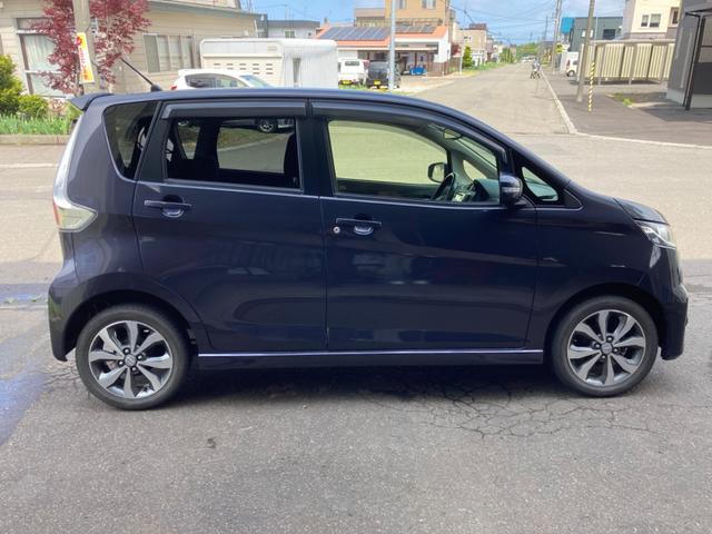 デイズ ハイウェイスター　Ｇ　４ＷＤ　ナビ・テレビ　エンジンプッシュスタート　スマートキー　バックカメラ　オートライト　ミュージックサーバー接続可　アイドリングストップ　全方位モニター（4枚目）