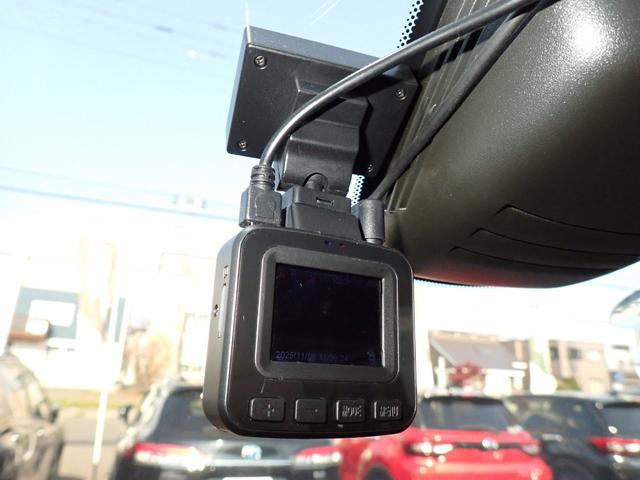 セレナ ハイウェイスター プロパイロットエディション 4WD 夏冬タイヤ付き 前後ドラレコ エンジンスターター 後席9インチモニター バックカメラ 両側パワースライドドア シートヒーター ETC Bluetooth接続 ブルーレイ・DVD・CD(9枚目)