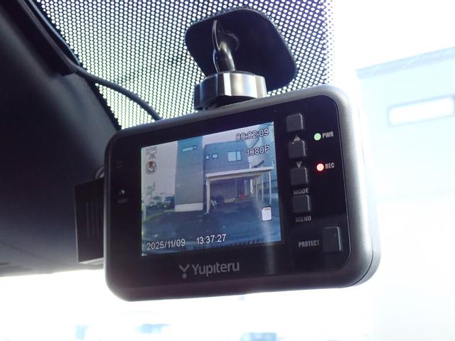 アクセラスポーツ １５Ｓ　４ＷＤ　夏冬タイヤ付き　ドライブレコーダー　エンジンスターター　レーザーレーダー　シートカバー　追加ツィーター　タワーバー　ボンネットダンパー　ＣＤ・ＤＶＤ　Ｂｌｕｅｔｏｏｔｈ接続　ＵＳＢ電源（24枚目）