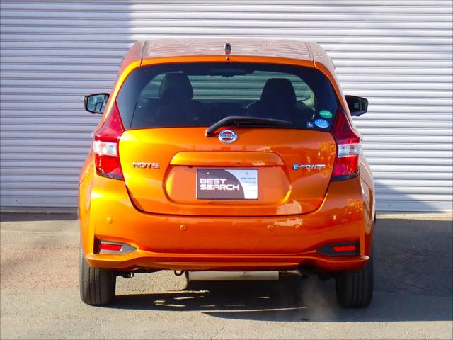 ノート ｅ－パワー　Ｘ　ＦＯＵＲ　Ｖセレクション　４ＷＤ　本州仕入　ドライブレコーダー　アラウンドビューモニター　デジタルミラー　ＬＥＤヘッドライト　ヒーテッドドアミラー　フルセグ対応ナビ　ＥＴＣ　Ｂｌｕｅｔｏｏｔｈ接続　クルーズコントロール（6枚目）