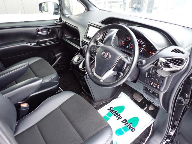 ノア Ｓｉ　ダブルバイビーＩＩ　４ＷＤ　寒冷地仕様　３列８人乗り　両側パワースライドドア　ハーフレザーシート　コーナーセンサー　純正ナビ　バックカメラ　ＥＴＣ　クルーズコントロール　ＬＥＤヘッドライト　プリクラッシュセーフティ（11枚目）