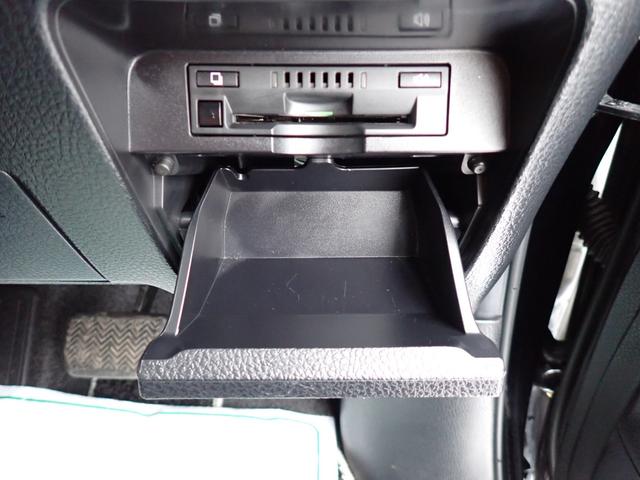 ノア Ｓｉ　ダブルバイビーＩＩ　４ＷＤ　寒冷地仕様　３列８人乗り　両側パワースライドドア　ハーフレザーシート　コーナーセンサー　純正ナビ　バックカメラ　ＥＴＣ　クルーズコントロール　ＬＥＤヘッドライト　プリクラッシュセーフティ（18枚目）