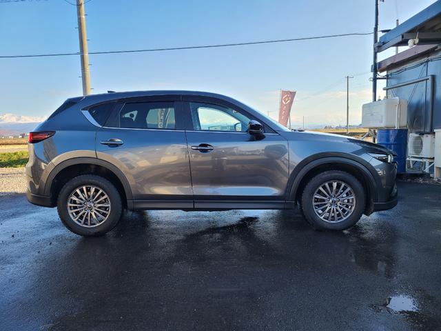 ＣＸ－５ ＸＤ　ブラックトーンエディション　ワンオーナー　４ＷＤ　ディーゼルターボ　純正エンジンスターター　夏冬タイヤ　前後ドラレコ　ＥＴＣ　パノラミックビュー　Ｆシートヒーター　レーダークルーズコントロール　純正ナビ　ＴＶ　Ｂｌｕｅｔｏｏｔｈ（3枚目）