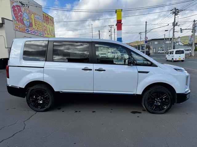 デリカＤ：５ シャモニーステップデッキ　４ＷＤ　ＥＴＣ　バックカメラ　ナビ　ＴＶ　オートクルーズコントロール　レーンアシスト　衝突被害軽減システム　両側電動スライドドア　オートライト　ＬＥＤヘッドランプ　電動リアゲート　スマートキー（4枚目）