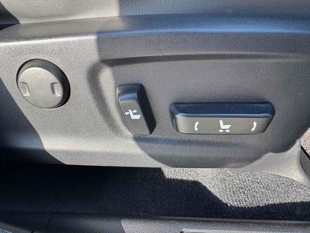 ＲＸ ＲＸ４５０ｈ　Ｆスポーツ　４ＷＤ　ドライブレコーダー　全周囲カメラ　クリアランスソナー　オートクルーズコントロール　レーンアシスト　パワーシート　衝突被害軽減システム　ナビ　ＴＶ　オートマチックハイビーム　ＬＥＤヘッドランプ（26枚目）