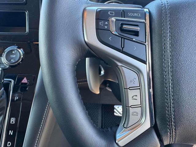 デリカＤ：５ シャモニーＸ電動サイドステップ装着車　４ＷＤ　バックカメラ　ナビ　ＴＶ　オートクルーズコントロール　レーンアシスト　衝突被害軽減システム　両側電動スライドドア　オートライト　ＬＥＤヘッドランプ　電動リアゲート　電動サイドステップ（11枚目）