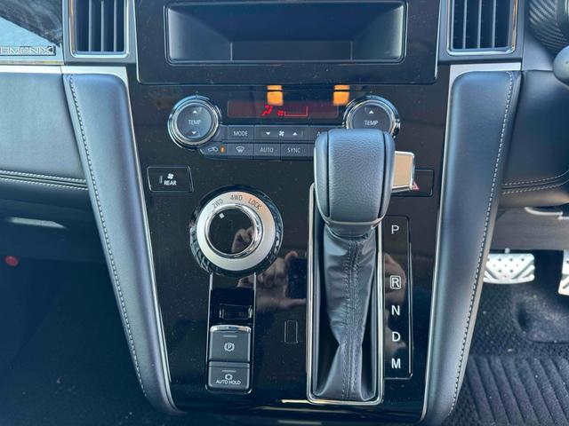 デリカＤ：５ シャモニーＸ電動サイドステップ装着車　４ＷＤ　バックカメラ　ナビ　ＴＶ　オートクルーズコントロール　レーンアシスト　衝突被害軽減システム　両側電動スライドドア　オートライト　ＬＥＤヘッドランプ　電動リアゲート　電動サイドステップ（16枚目）