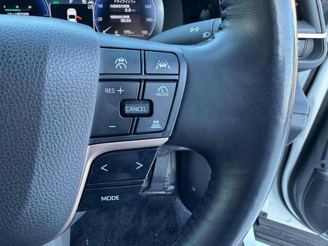 クラウンクロスオーバー Ｇアドバンスド・レザーパッケージ　４ＷＤ　ドライブレコーダー　全周囲カメラ　クリアランスソナー　オートクルーズコントロール　レーンアシスト　パワーシート　衝突被害軽減システム　ナビ　ＴＶ　オートマチックハイビーム　オートライト（12枚目）