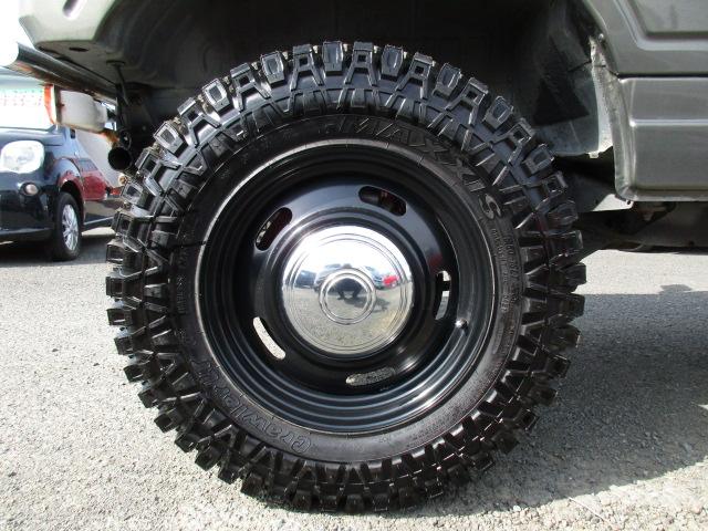 ＨＣ　２インチアップ　シャックル　ショック　板バネ新品　全塗装　ＭＡＸＸＩＳ　ｃｒａｗｌｅｒ　ＬＴ　６．５０－１６ＬＴ１００Ｋマッドタイヤ＆キャップ付きスチールホイール(8枚目)