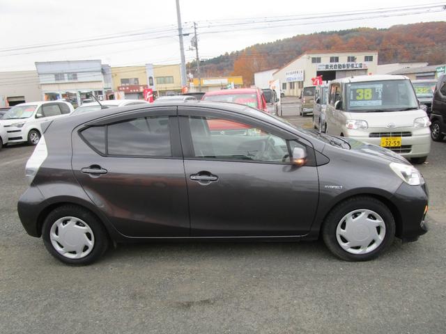 アクア S SDナビ&ワンセグTV DVD&CD Bluetooth スマートキー Eスターター アイドリングストップ プッシュスタート ETC オートライト トラクションコントロール(4枚目)